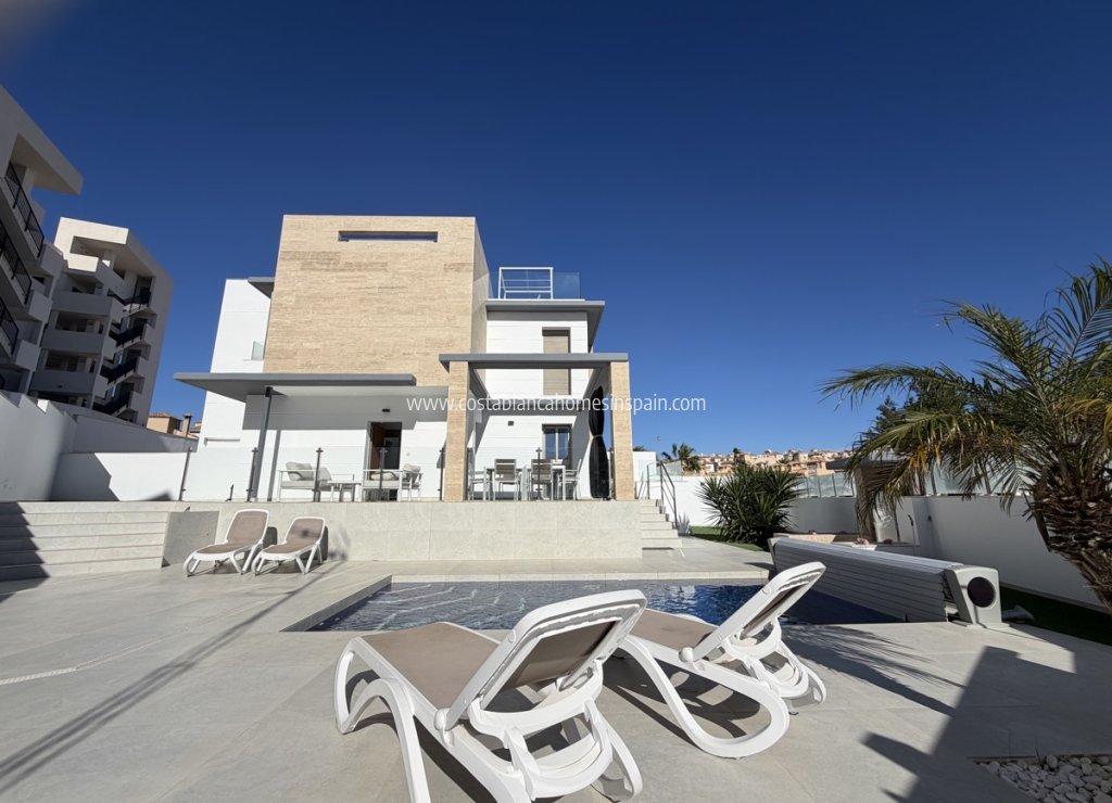 Resale - Detached Villa - Villamartin