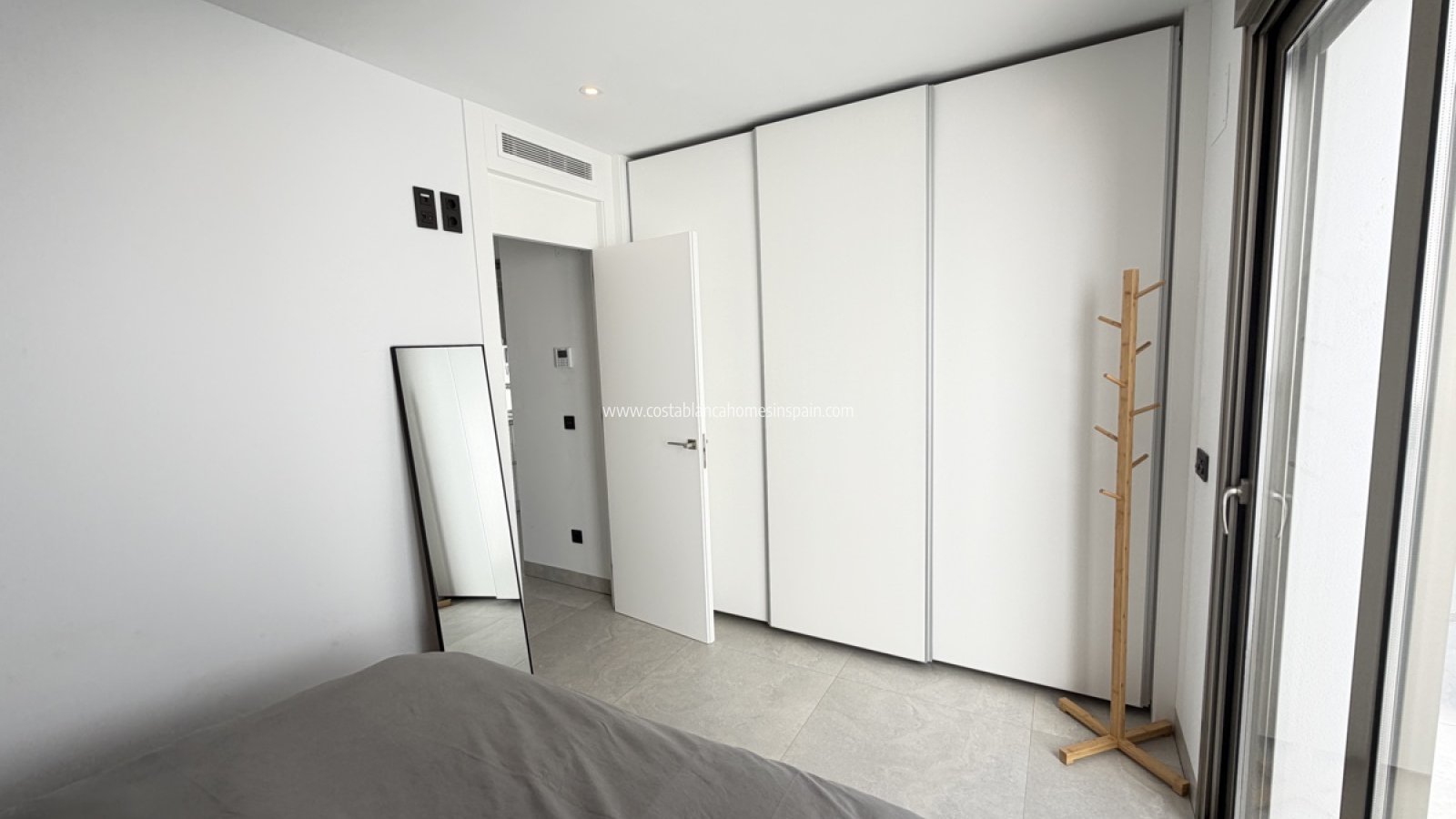 Resale - Detached Villa - Villamartin