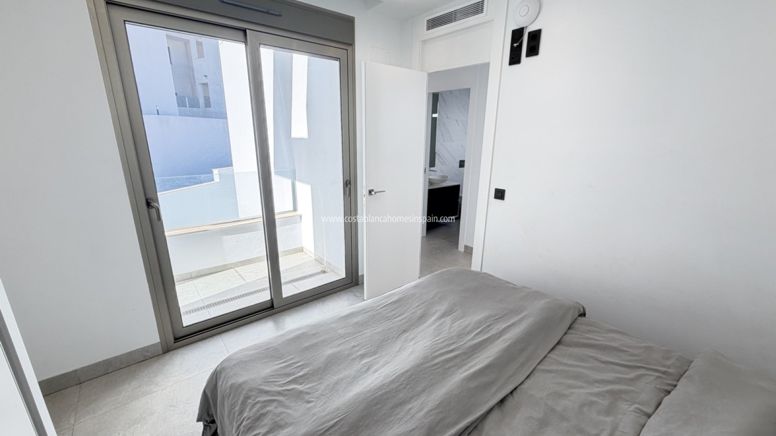 Resale - Detached Villa - Villamartin