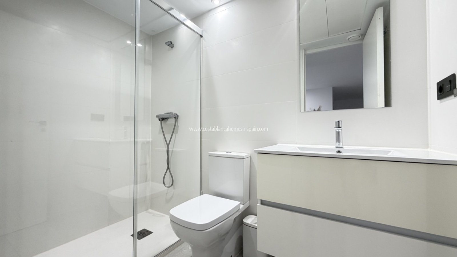 Resale - Detached Villa - Villamartin