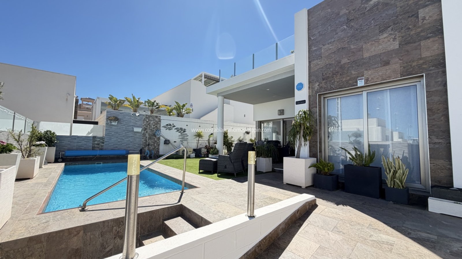 Resale - Detached Villa - Villamartin