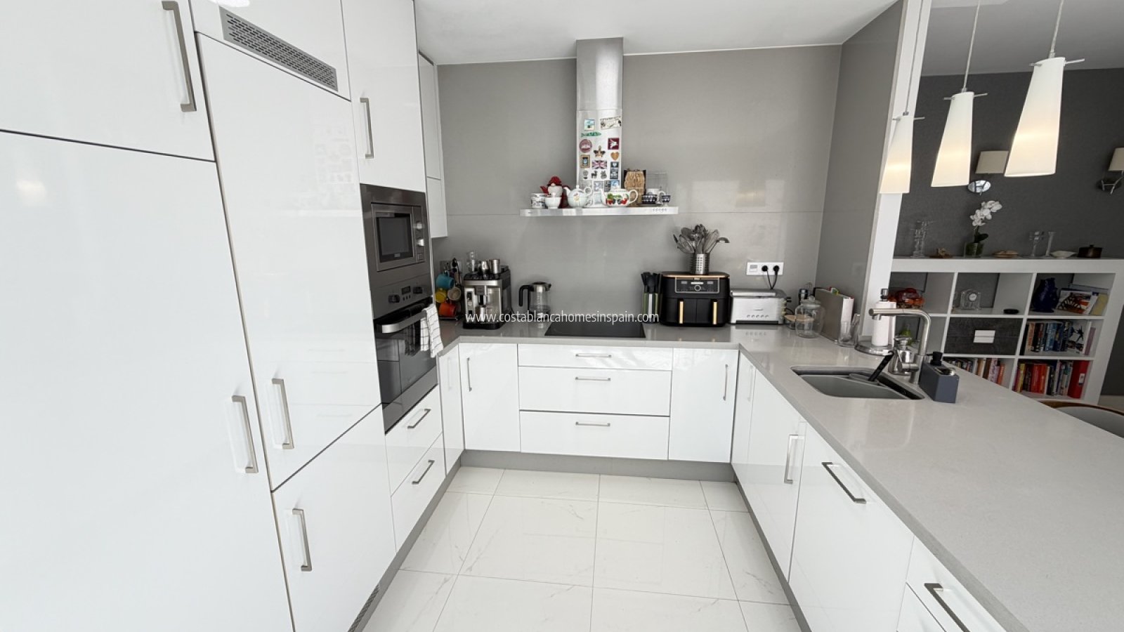 Resale - Detached Villa - Villamartin