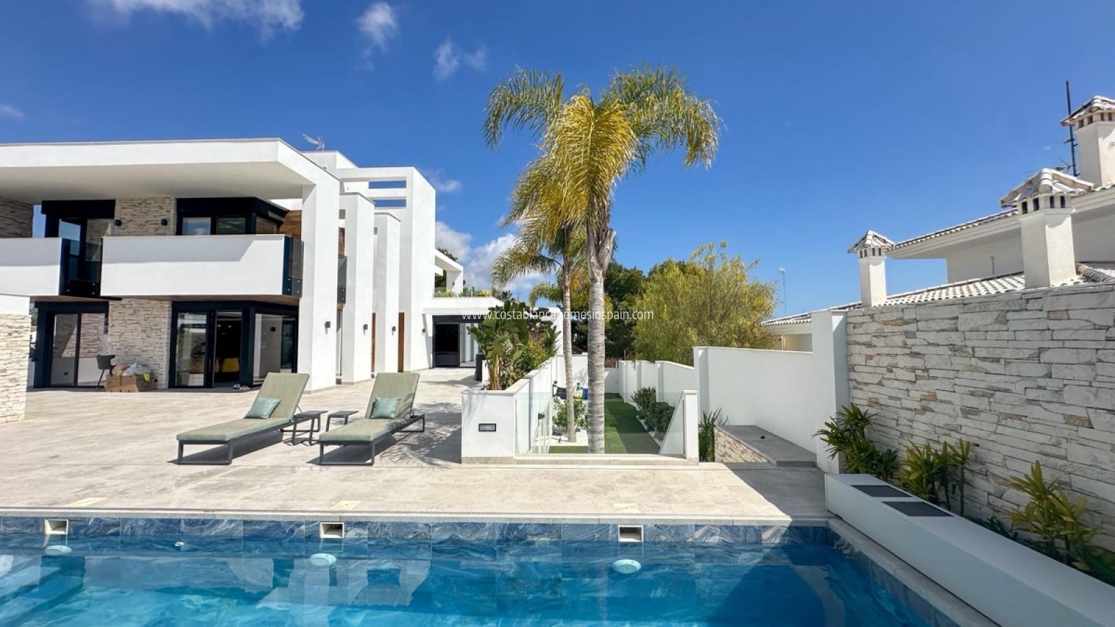 Resale - Detached Villa - Villamartin