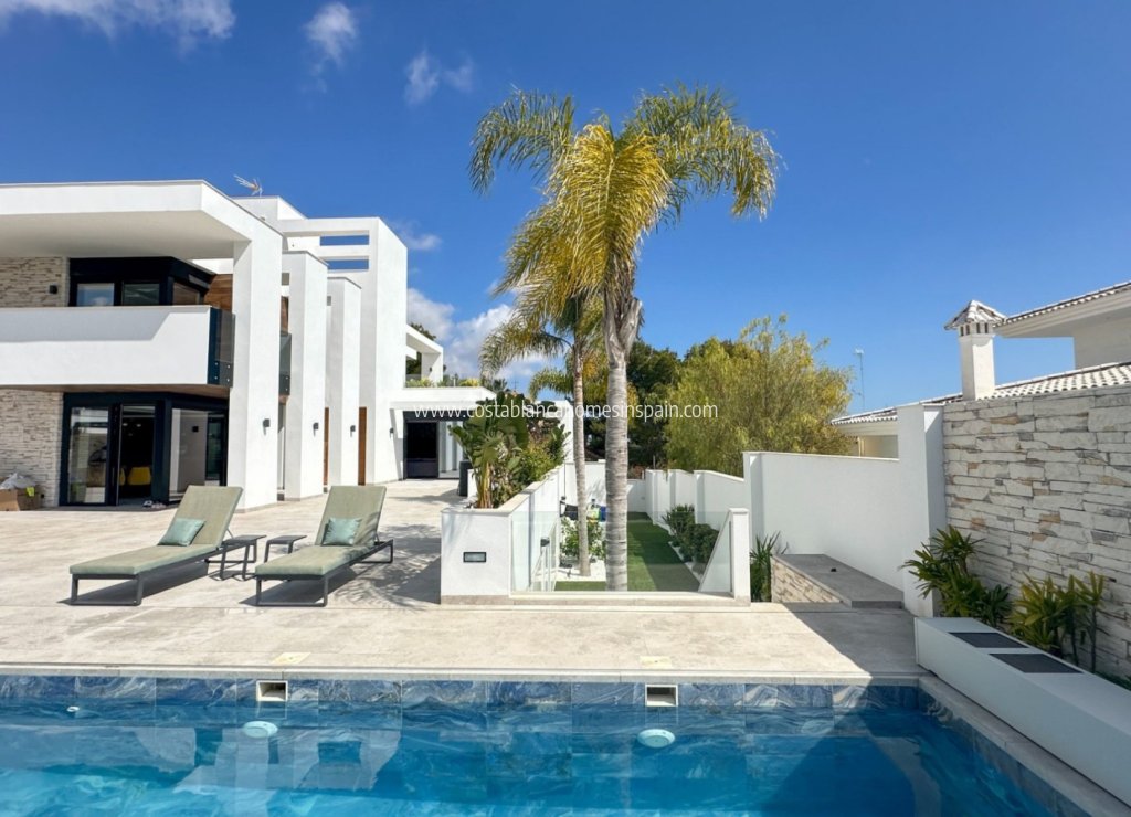 Resale - Detached Villa - Villamartin