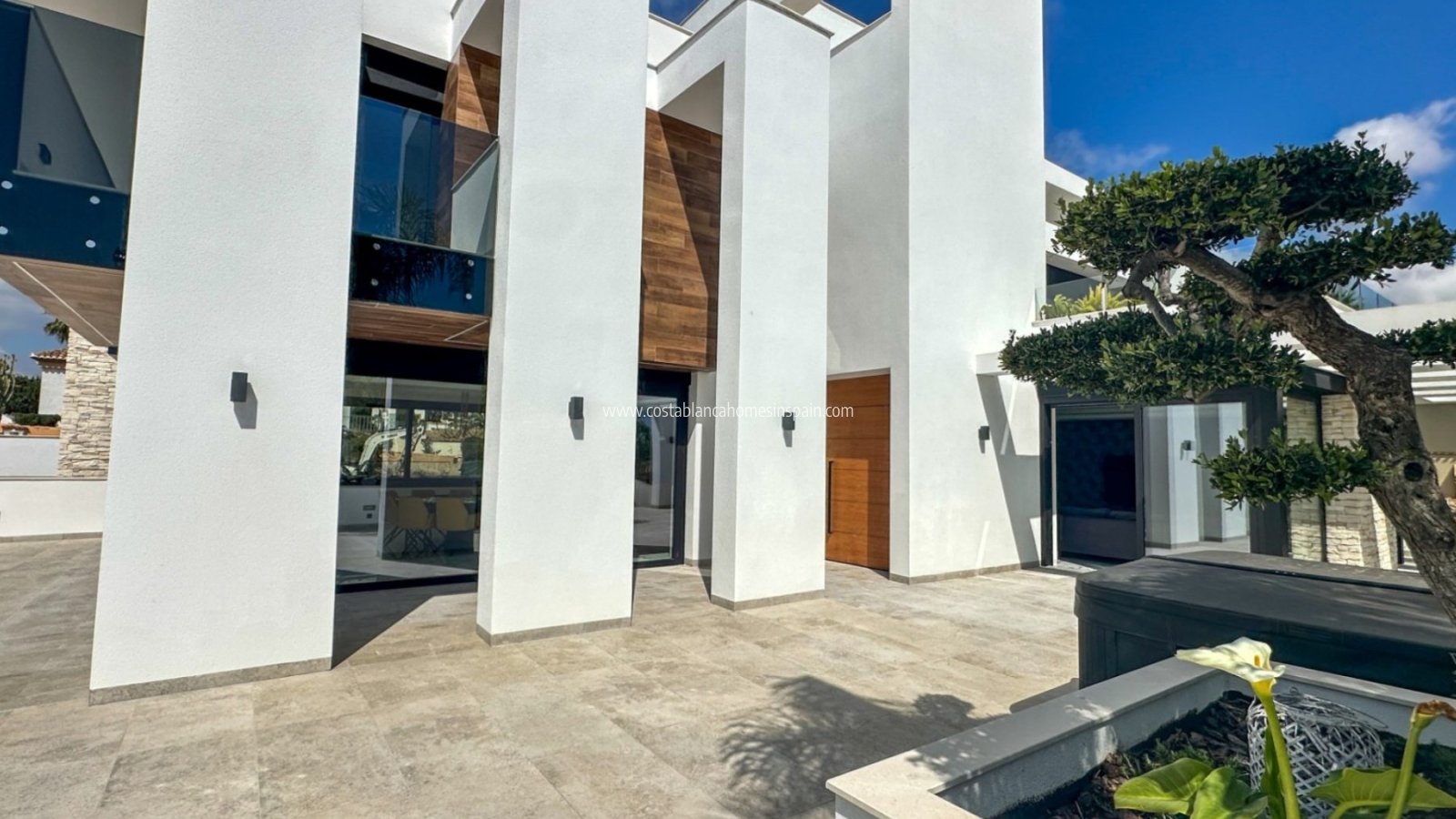 Resale - Detached Villa - Villamartin
