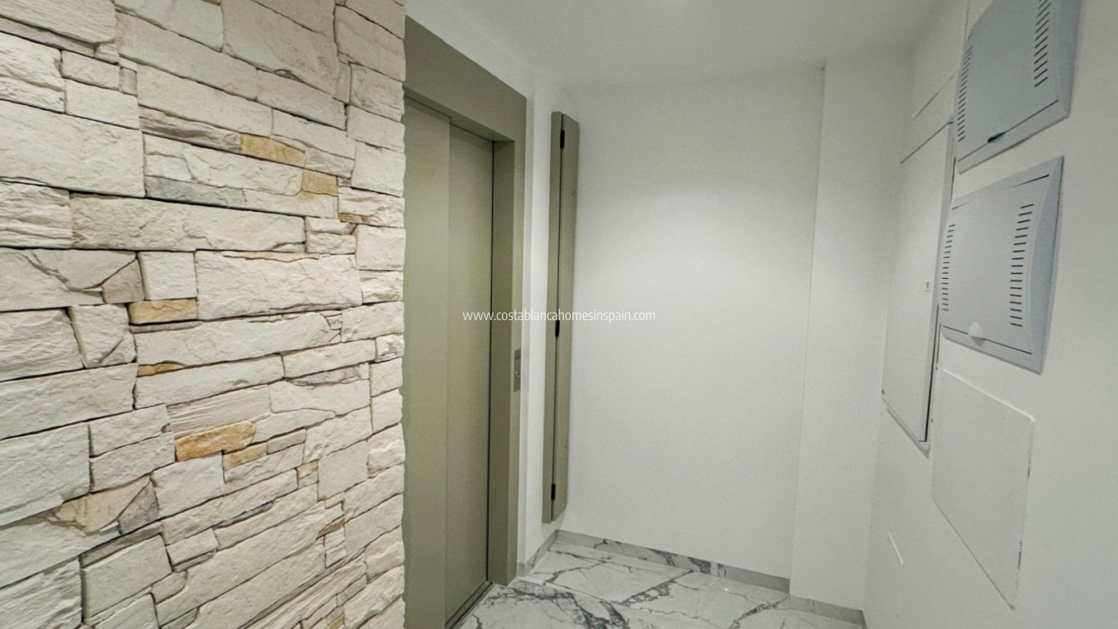Resale - Detached Villa - Villamartin