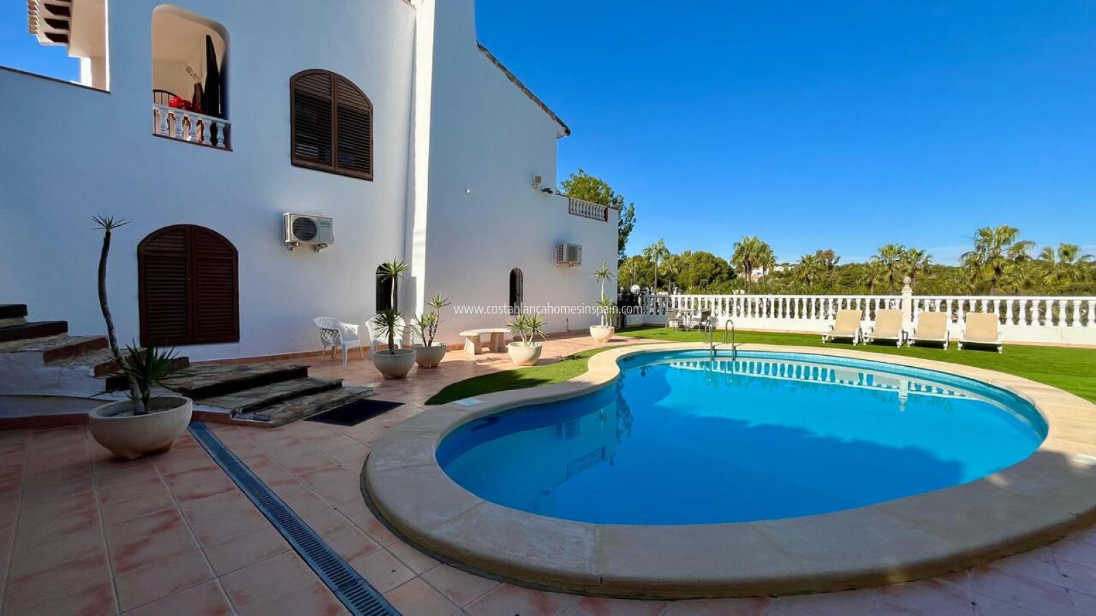 Resale - Detached Villa - Villamartin