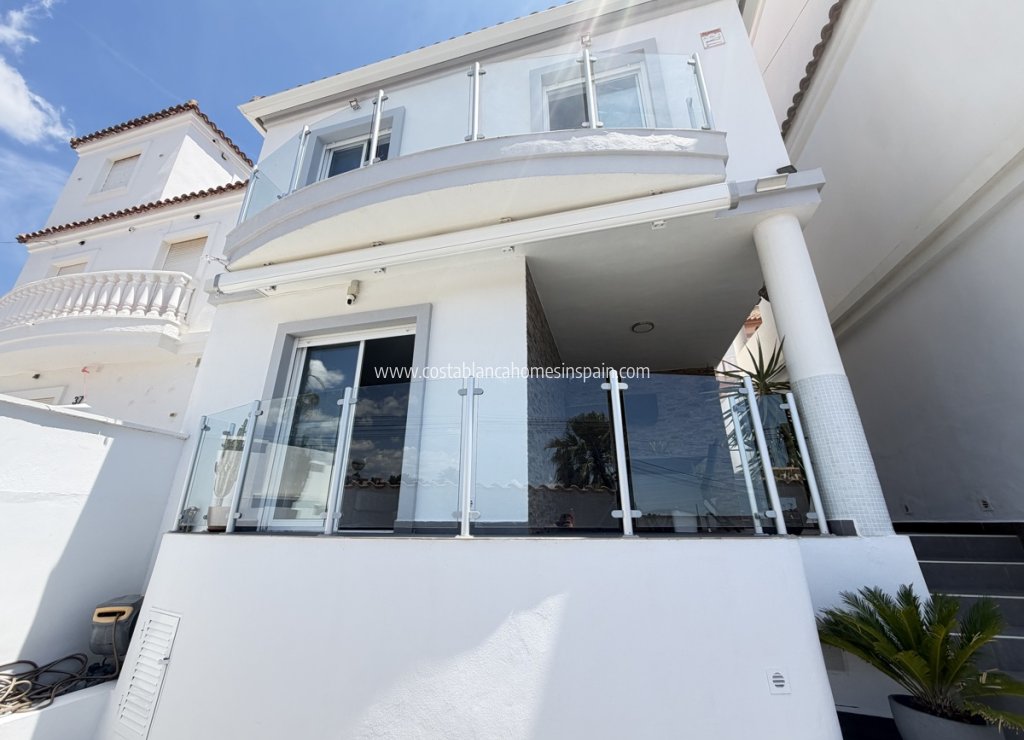Resale - Detached Villa - Villamartin