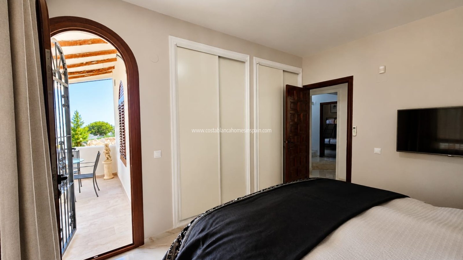 Resale - Detached Villa - Villamartin