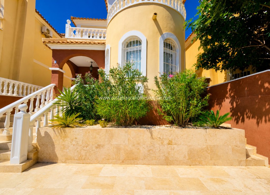 Resale - Detached Villa - Villamartin
