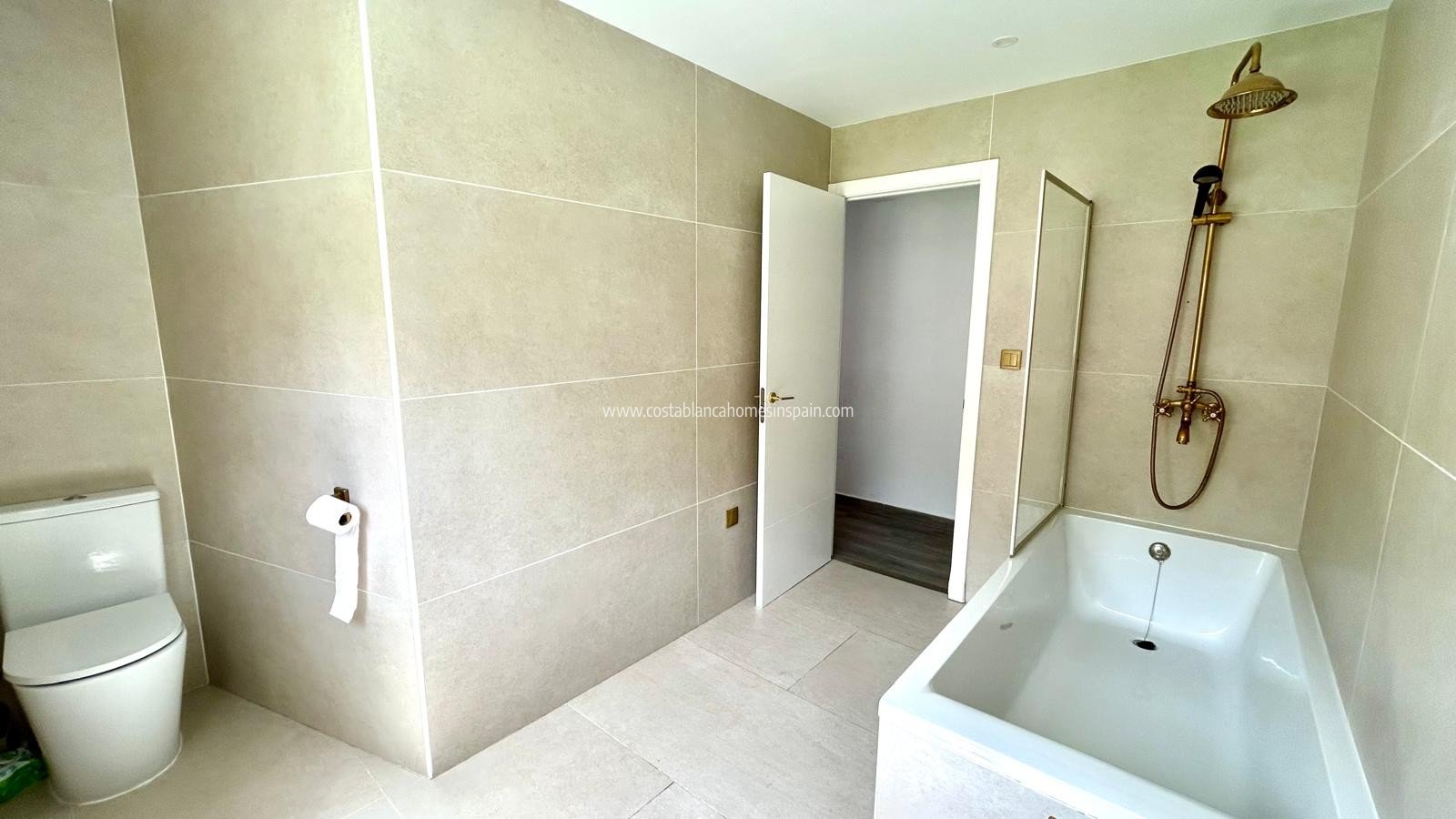 Resale - Detached Villa - Villamartin