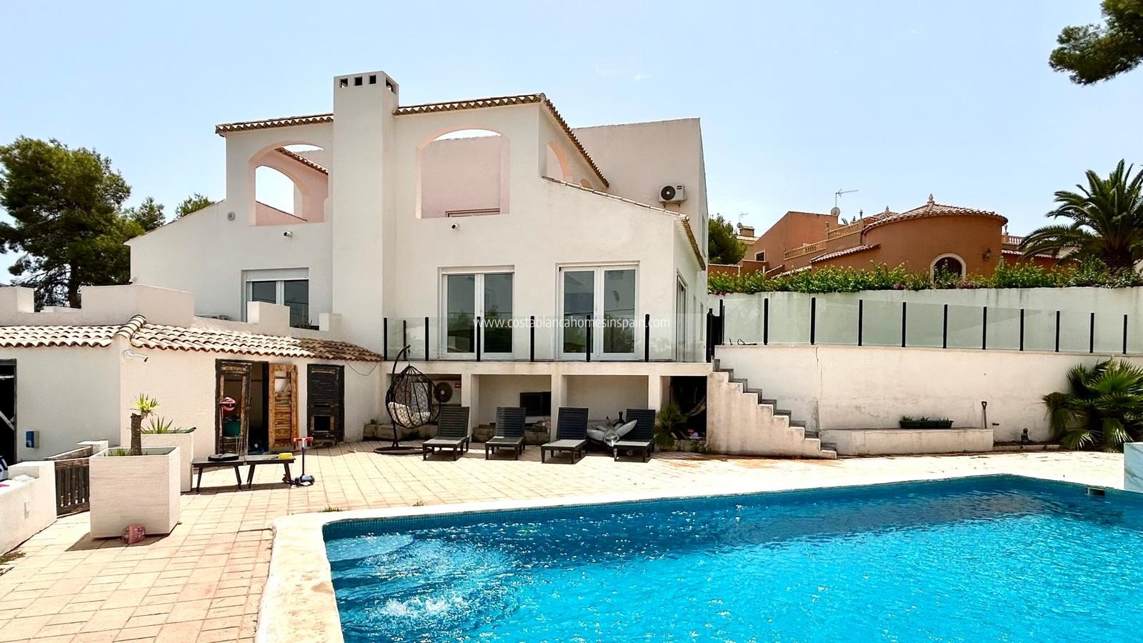 Resale - Detached Villa - Villamartin
