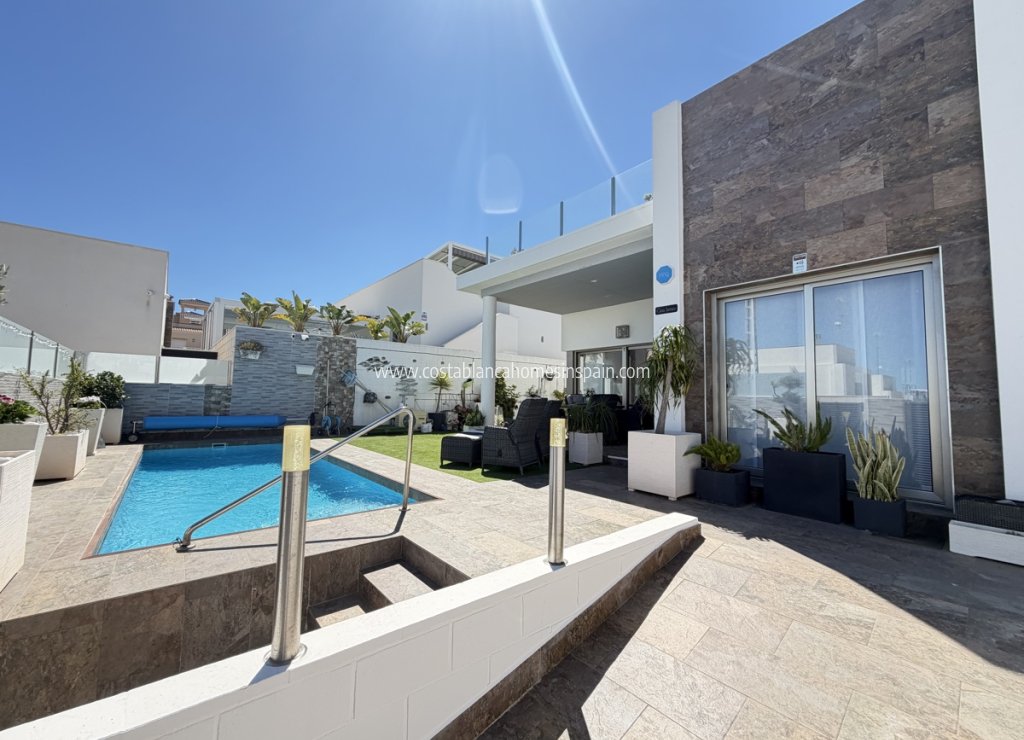Resale - Detached Villa - Villamartin