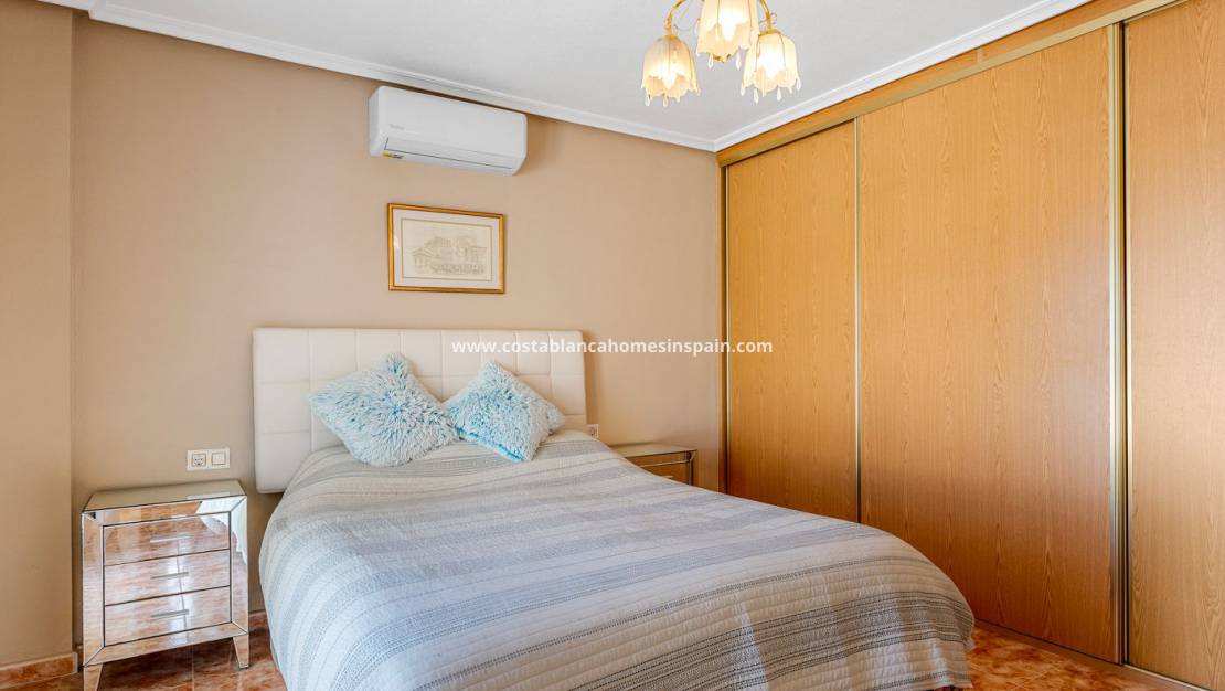 Resale - Detached Villa - Villamartin