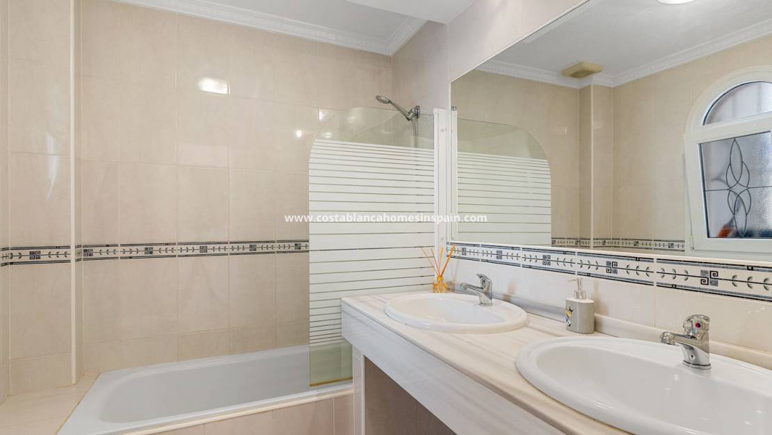 Resale - Detached Villa - Villamartin