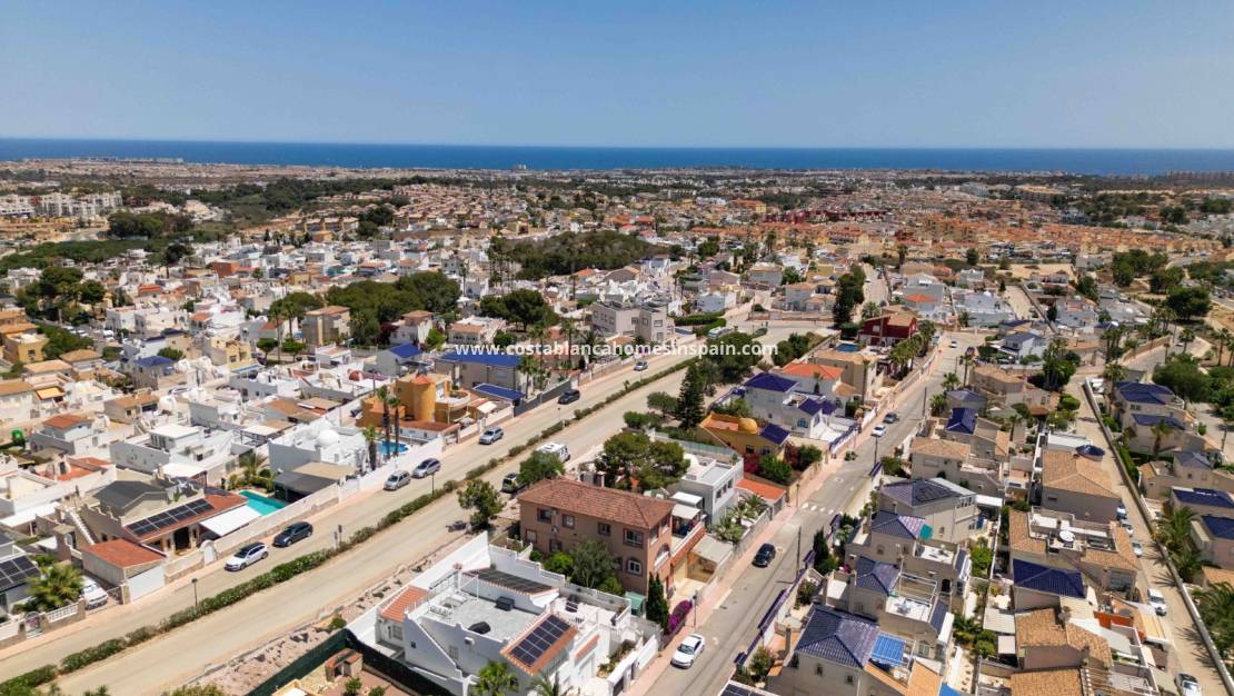 Resale - Detached Villa - Villamartin