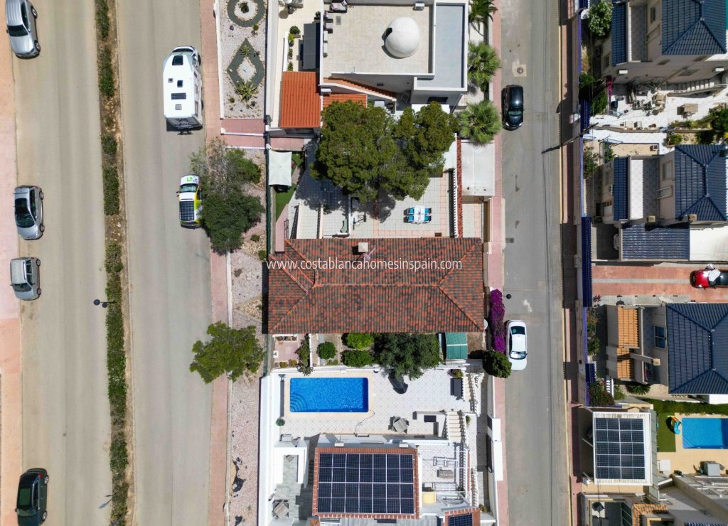 Resale - Detached Villa - Villamartin