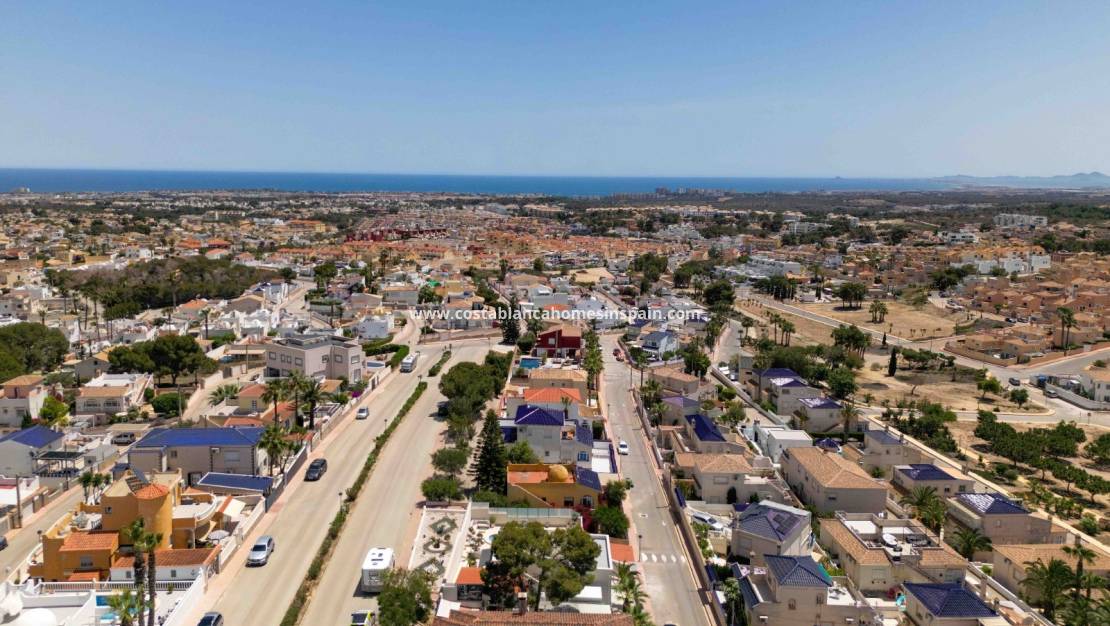 Resale - Detached Villa - Villamartin