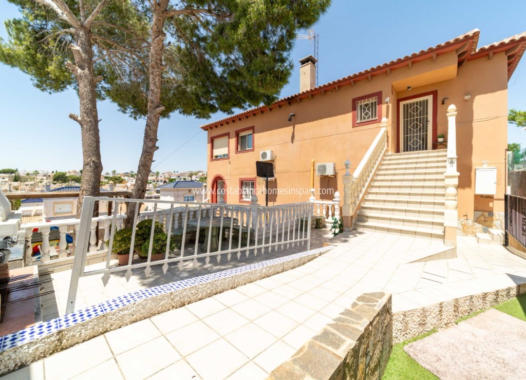 Resale - Detached Villa - Villamartin