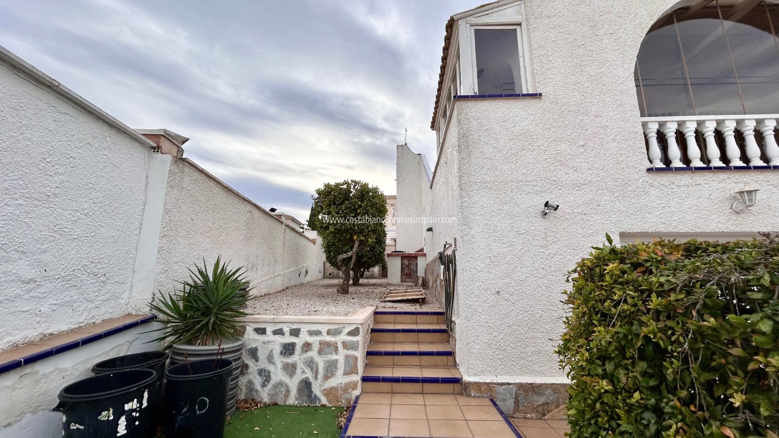 Resale - Detached Villa - Villamartin