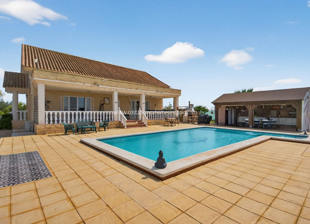 Resale - Finca - Albatera