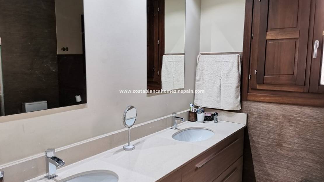 Resale -  - Orihuela