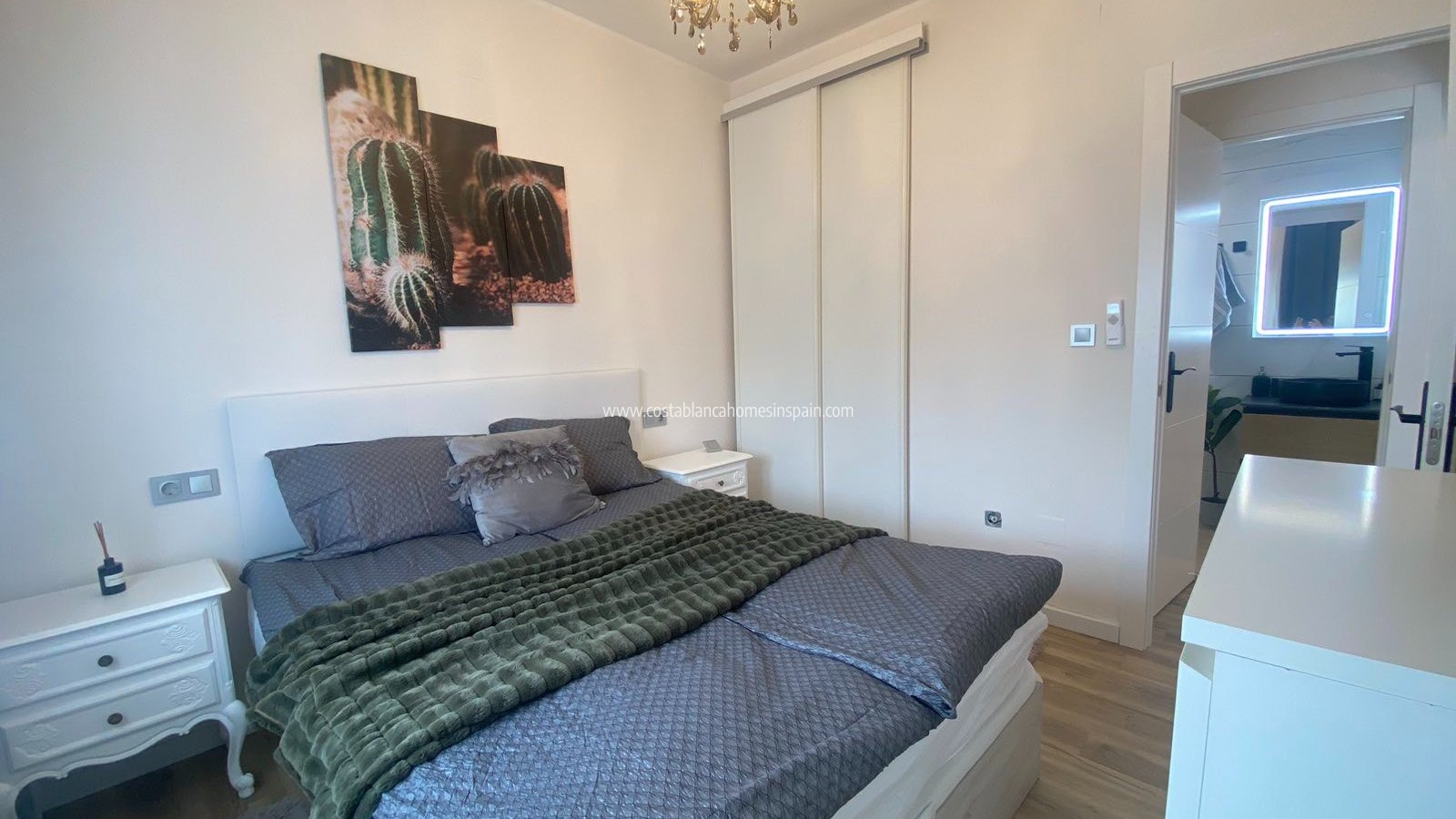 Resale - Semi - Detached Villa - La Florida