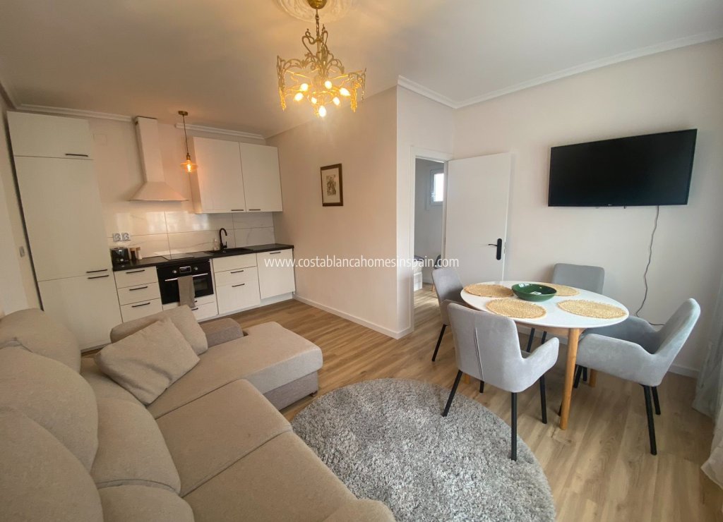 Resale - Semi - Detached Villa - La Florida