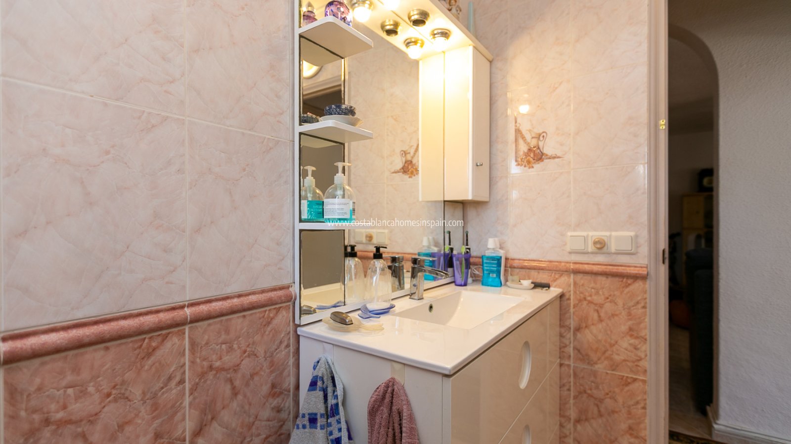 Resale - Semi - Detached Villa - Los Balcones