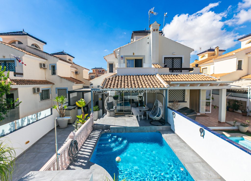 Resale - Semi - Detached Villa - Mil Palmeras - Riomar