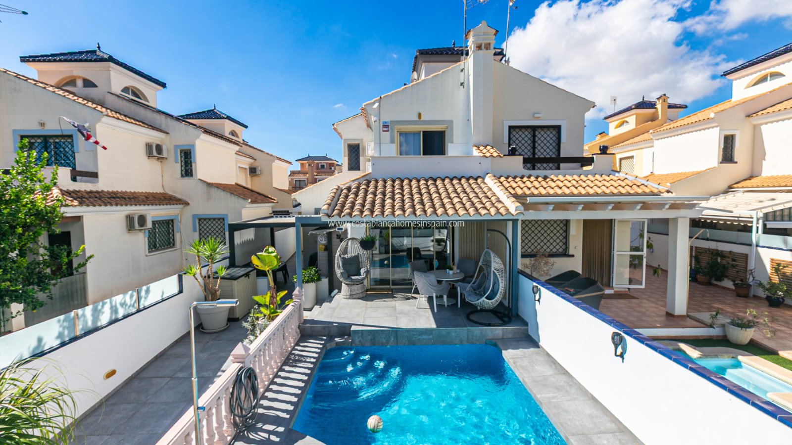 Resale - Semi - Detached Villa - Mil Palmeras - Riomar