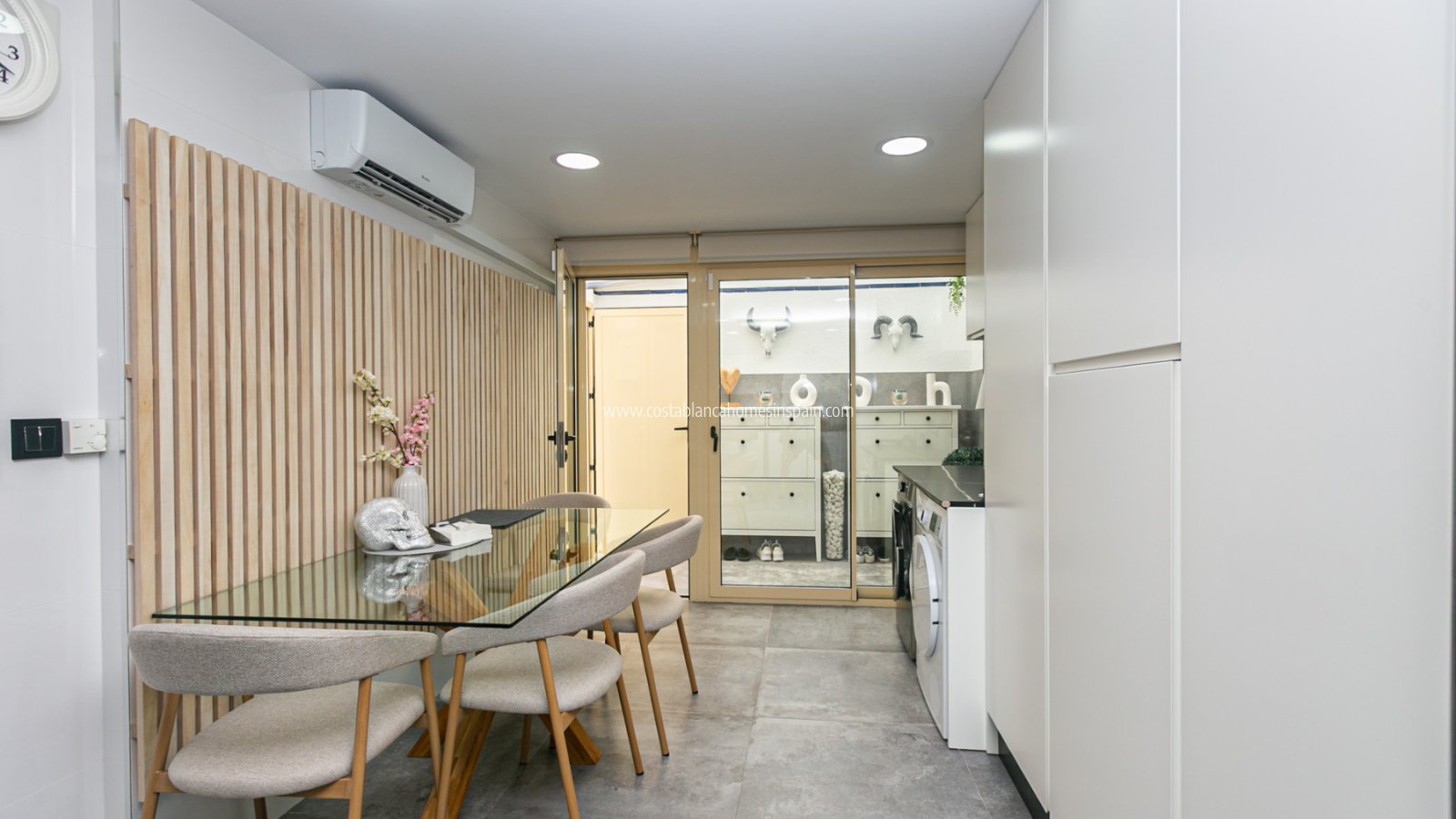 Resale - Semi - Detached Villa - Mil Palmeras - Riomar