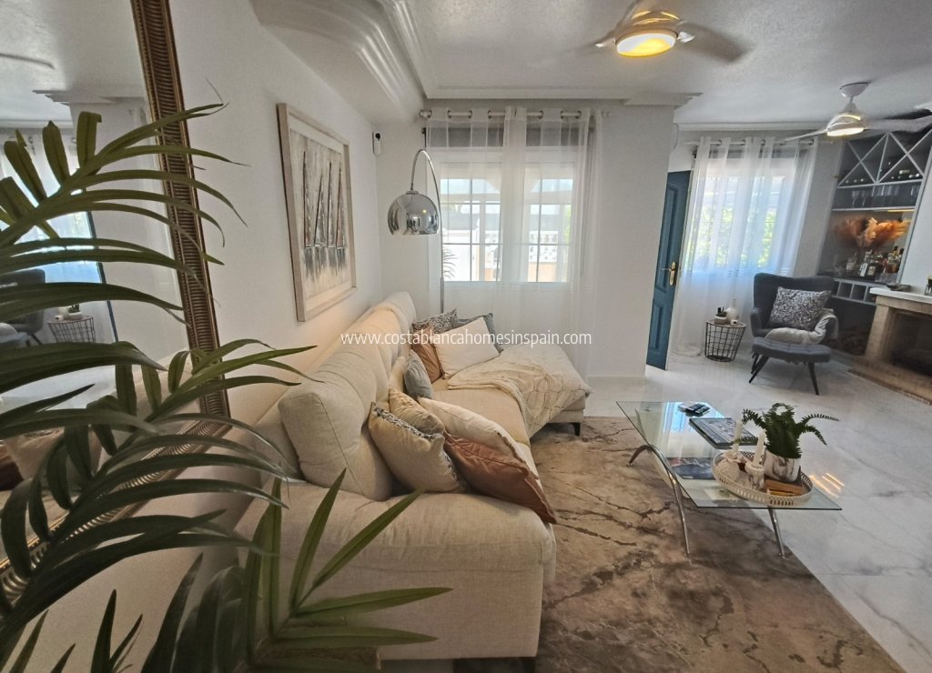 Resale - Semi - Detached Villa - Playa Flamenca - Costa Blanca South