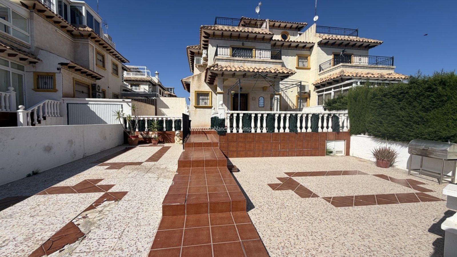 Resale - Semi - Detached Villa - Playa Flamenca - Orihuela Costa
