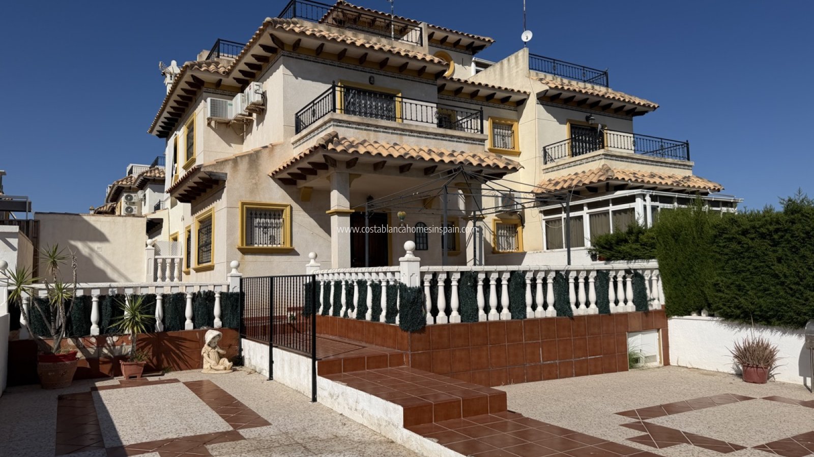 Resale - Semi - Detached Villa - Playa Flamenca - Orihuela Costa