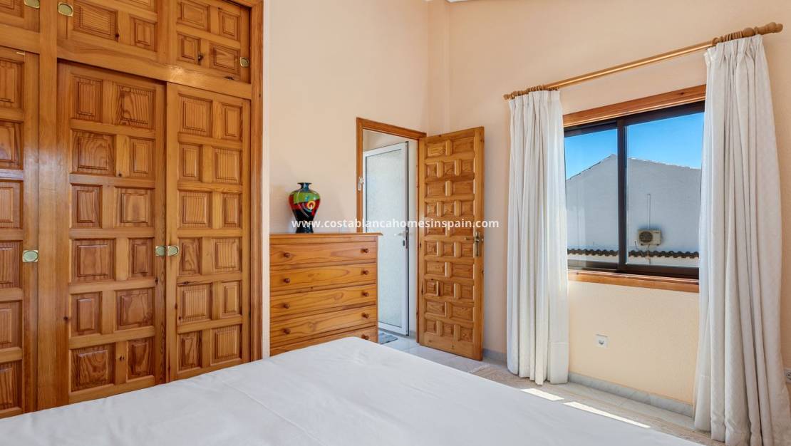 Resale - Semi - Detached Villa - Punta Prima
