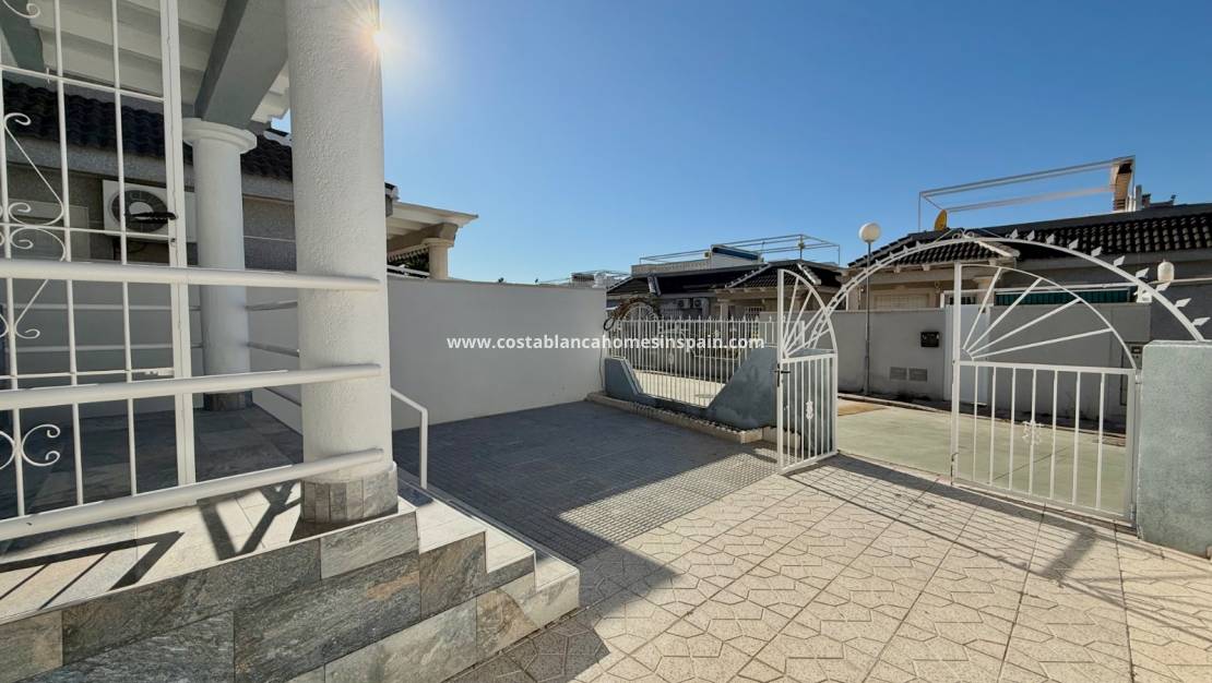Resale - Semi - Detached Villa - Torrevieja - El chaparral