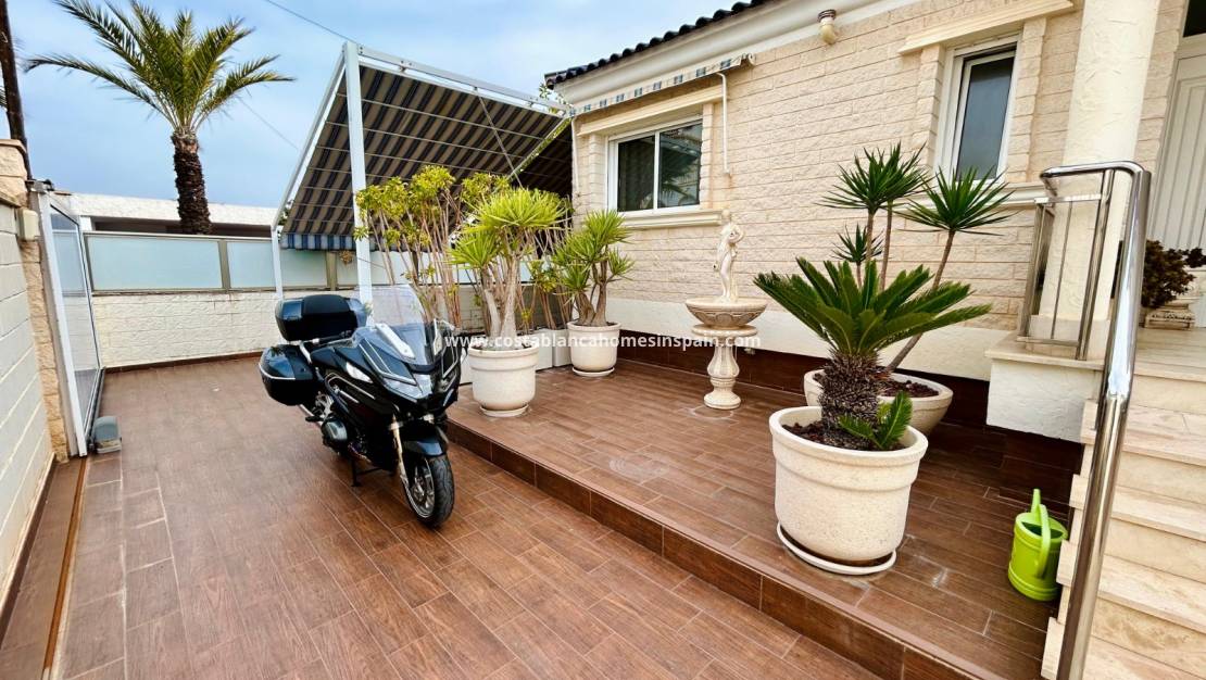 Resale - Semi - Detached Villa - Torrevieja - La Mata