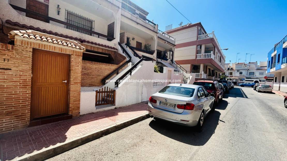 Resale - Semi - Detached Villa - Torrevieja - Playa de los Locos