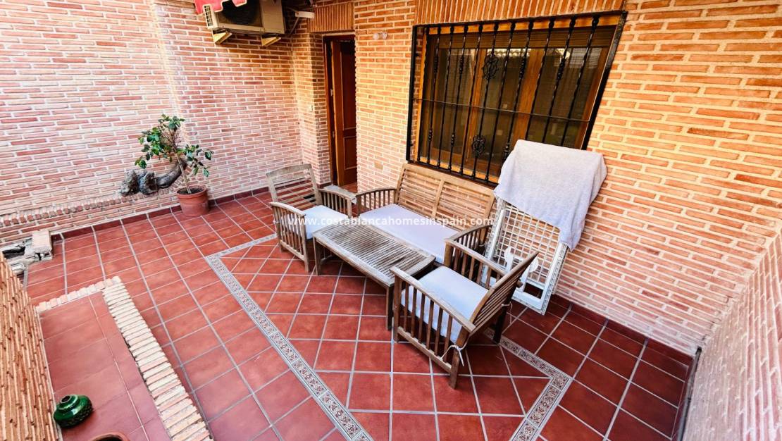 Resale - Semi - Detached Villa - Torrevieja - Playa de los Locos