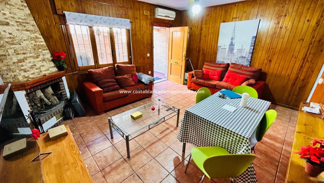 Resale - Semi - Detached Villa - Torrevieja - Playa de los Locos