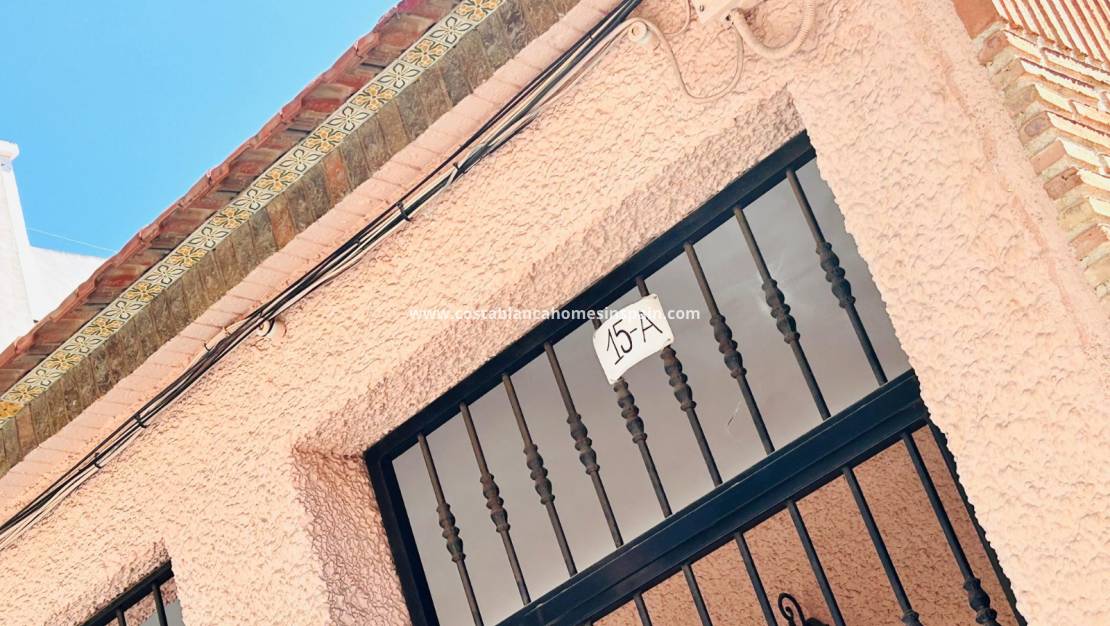 Resale - Semi - Detached Villa - Torrevieja - Playa de los Locos