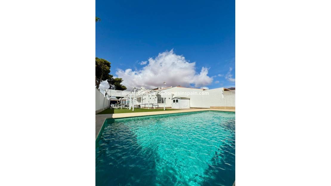 Resale - Semi - Detached Villa - Torrevieja - Torretas