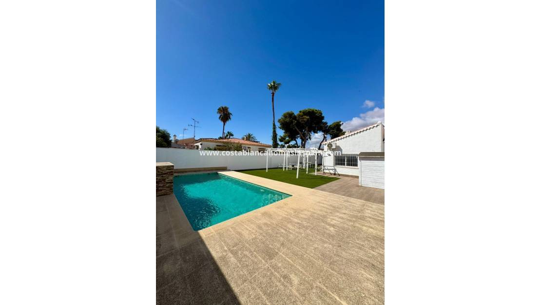 Resale - Semi - Detached Villa - Torrevieja - Torretas