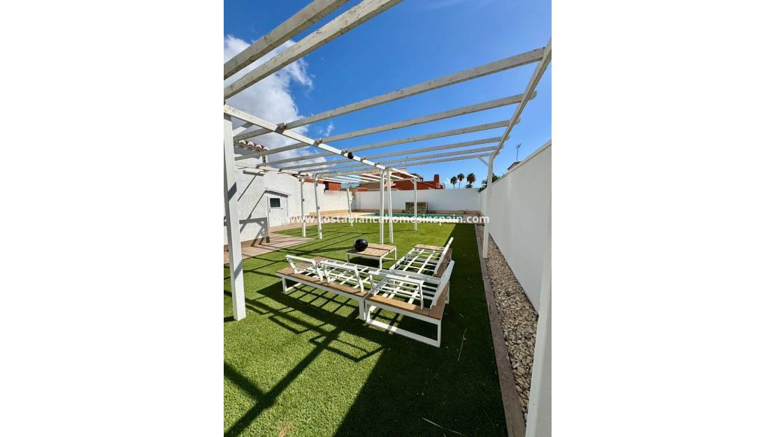 Resale - Semi - Detached Villa - Torrevieja - Torretas