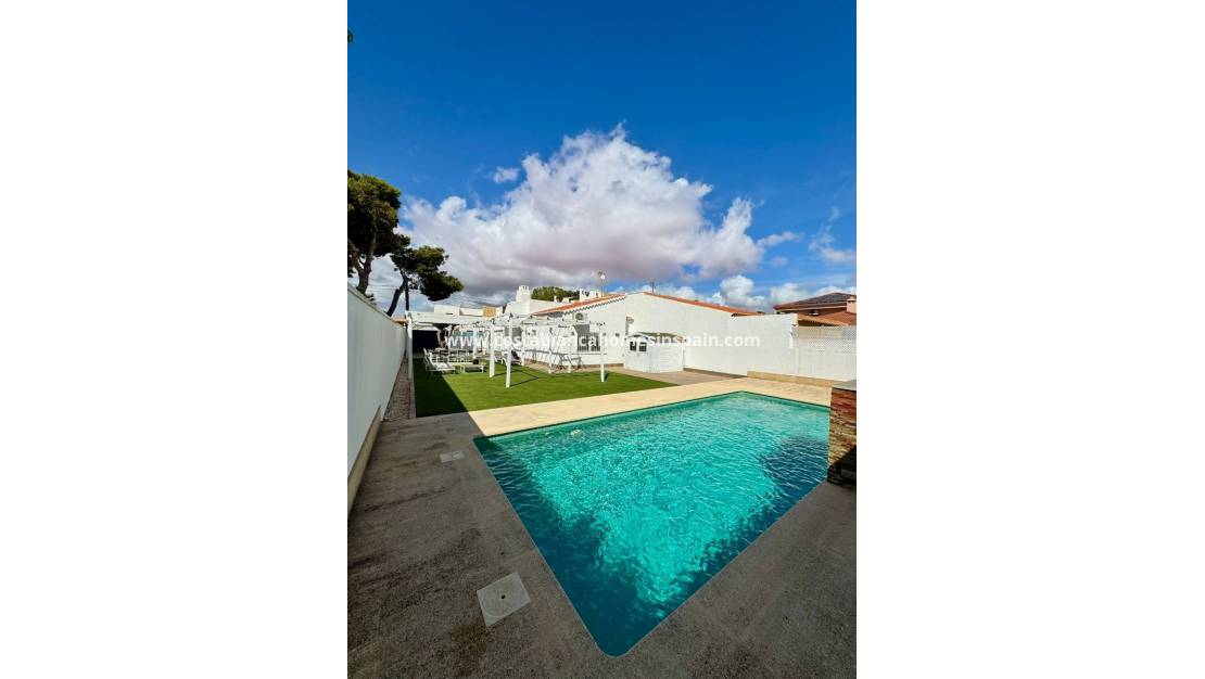 Resale - Semi - Detached Villa - Torrevieja - Torretas