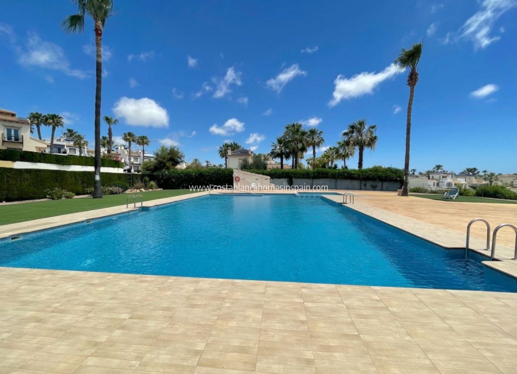 Resale - Semi - Detached Villa - Villamartin