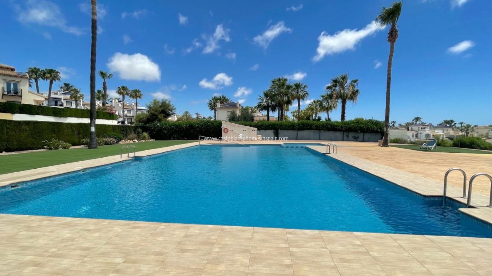 Resale - Semi - Detached Villa - Villamartin