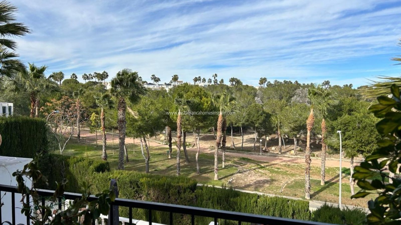 Resale - Semi - Detached Villa - Villamartin