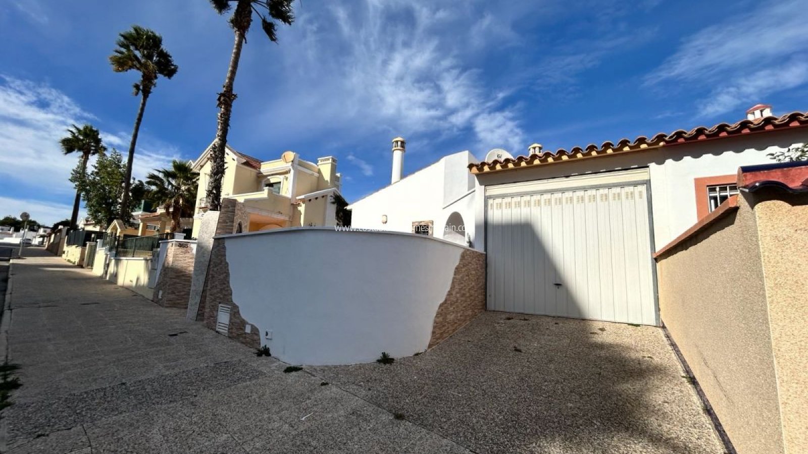 Resale - Semi - Detached Villa - Villamartin